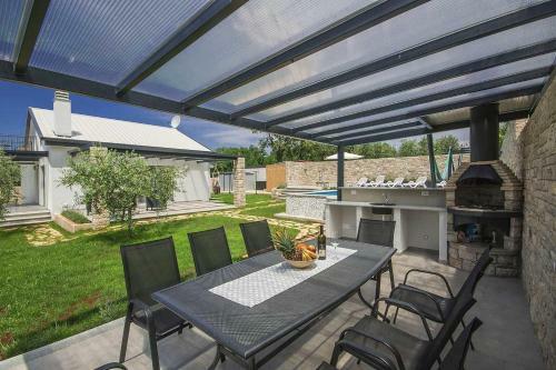 Villa Crystallina