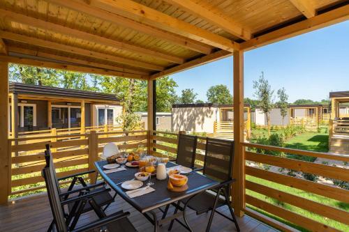 Mediteran Kamp Mobile Homes In Camping Park Umag