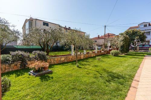 Hostal Apartments Franeli?