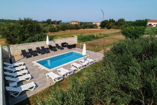 Hostal Apartments Adamovic With Shared Pool