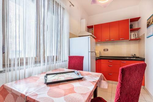 Hostal Apartments Adamovic With Shared Pool