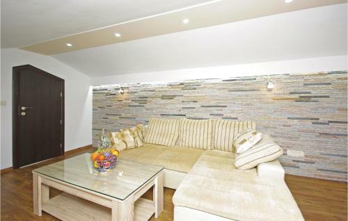 Holiday Home Umcani 06