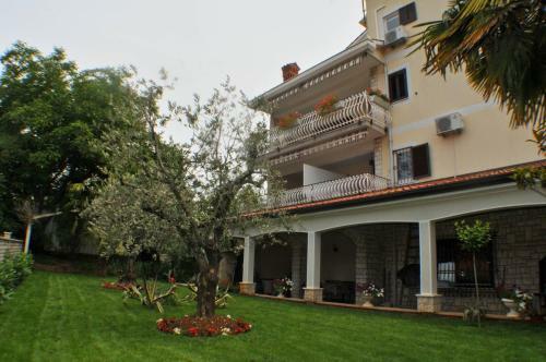 Hostal 1a Lilly Vabriga With Sea View
