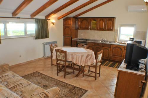 Hostal 1a Lilly Vabriga With Sea View