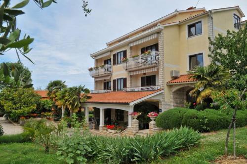 Hostal 1a Lilly Vabriga With Sea View
