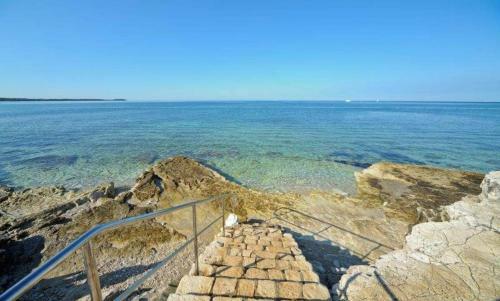 Hostal 1a Lilly Vabriga With Sea View
