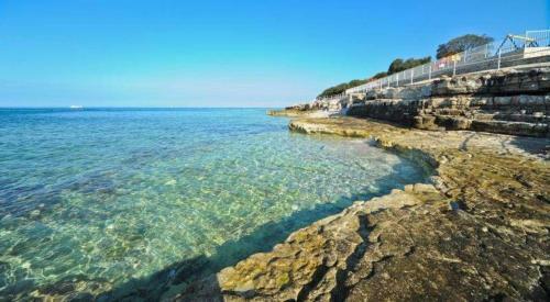 Hostal 1a Lilly Vabriga With Sea View