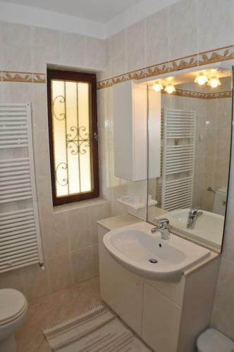 Hostal 1a Lilly Vabriga With Sea View