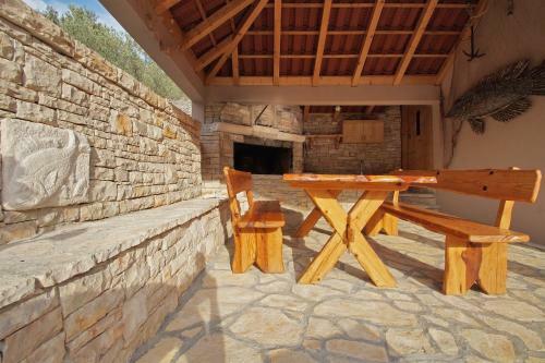 Stone House Mia