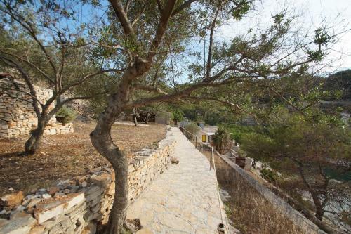 Stone House Mia