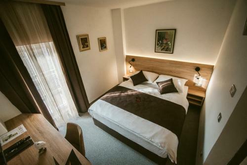 Hostal Pansion Bernarda Nova
