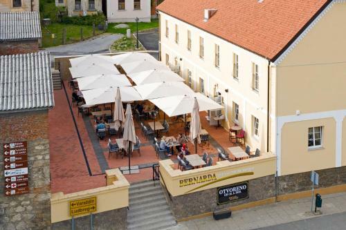 Hostal Pansion Bernarda Nova