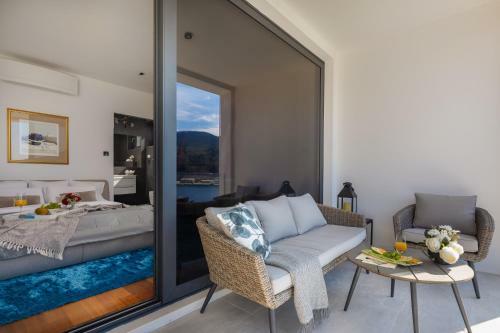 Beachfront Villa Grain Of Salt With Pool