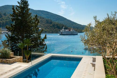 Beachfront Villa Grain Of Salt With Pool