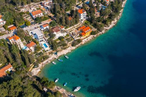 Beachfront Villa Grain Of Salt With Pool