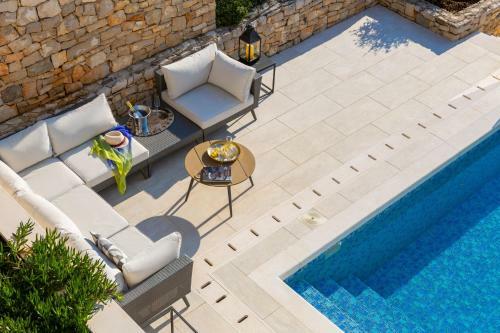 Beachfront Villa Grain Of Salt With Pool