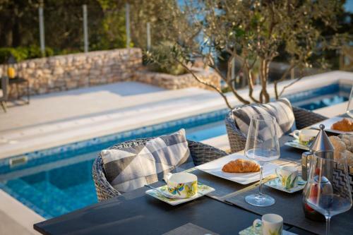 Beachfront Villa Grain Of Salt With Pool