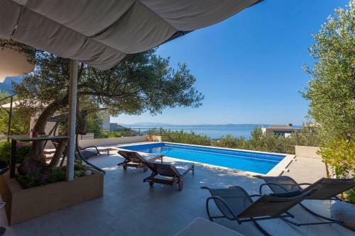 Holiday Home With Pool Arija