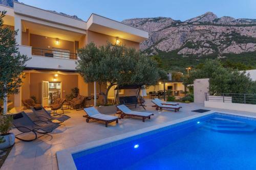Holiday Home With Pool Arija