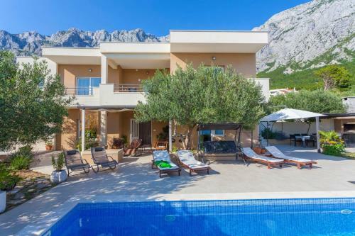 Holiday Home With Pool Arija