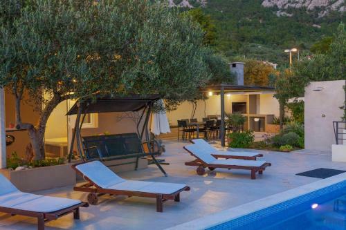 Holiday Home With Pool Arija