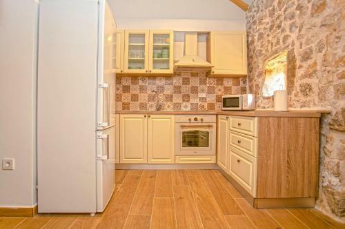 Heritage House With Heated Pool Vrime