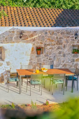 Heritage House With Heated Pool Vrime