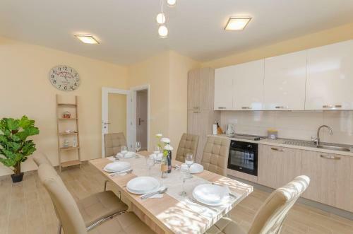 Apartments Luxury And Sea View