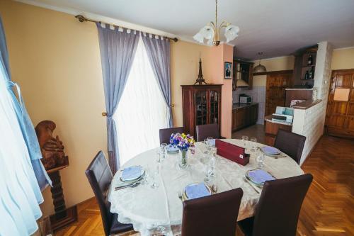 House Estera