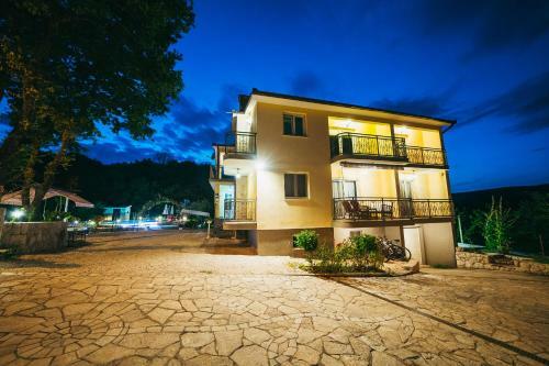 House Estera