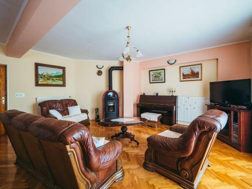 Charming Holiday Home In Grubine With Pool