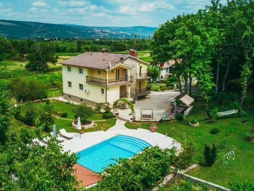 Charming Holiday Home In Grubine With Pool
