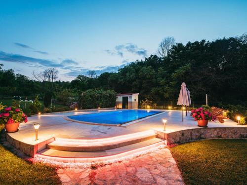 Charming Holiday Home In Grubine With Pool