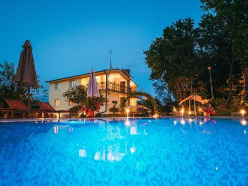Charming Holiday Home In Grubine With Pool