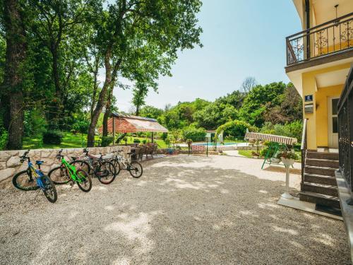 Charming Holiday Home In Grubine With Pool