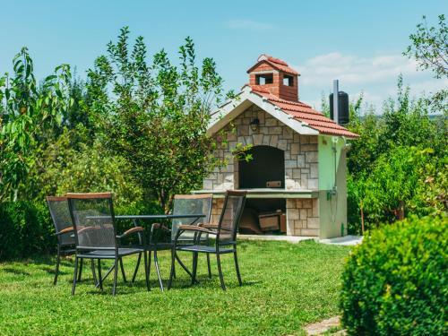 Charming Holiday Home In Grubine With Pool