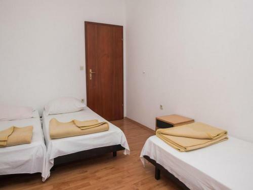 Apartments Gaj Brodarica