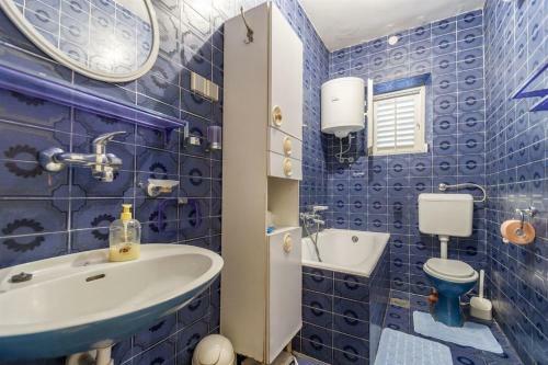 Apartment Petar - By The Sea