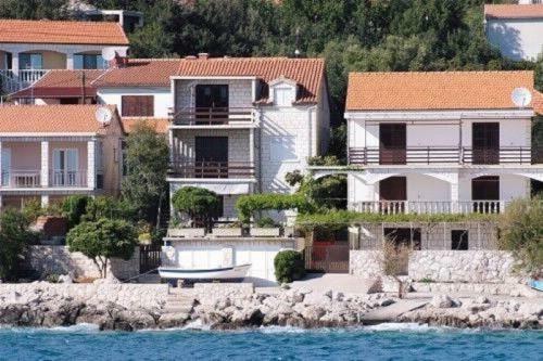 Apartment Petar - By The Sea