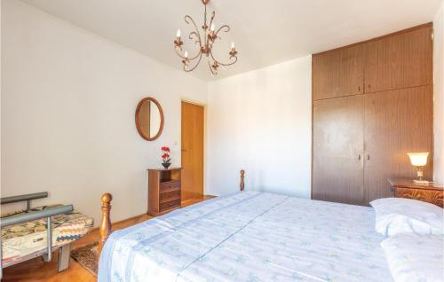 Six-bedroom Holiday Home In Seget Vranjica