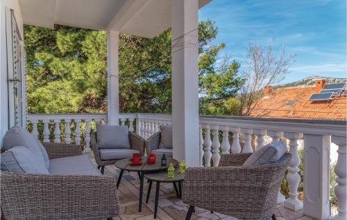 Six-bedroom Holiday Home In Seget Vranjica
