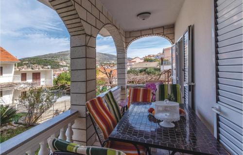Six-bedroom Holiday Home In Seget Vranjica