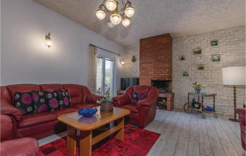 Six-bedroom Holiday Home In Seget Vranjica