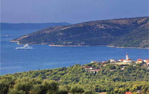 Six-bedroom Holiday Home In Seget Vranjica