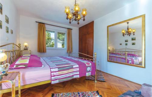 Six-bedroom Holiday Home In Seget Vranjica