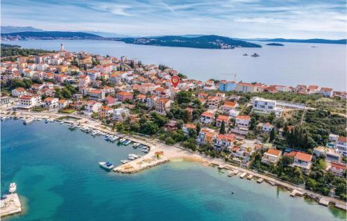 Six-bedroom Holiday Home In Seget Vranjica