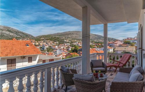 Six-bedroom Holiday Home In Seget Vranjica