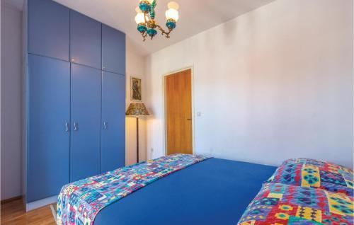 Six-bedroom Holiday Home In Seget Vranjica