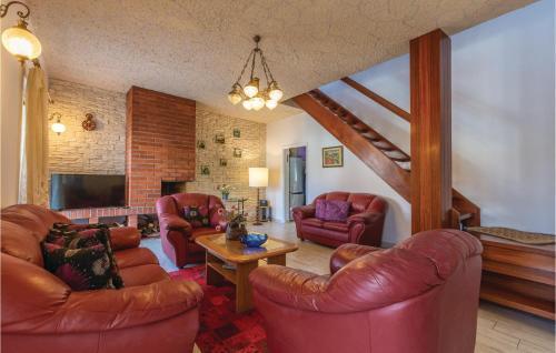 Six-bedroom Holiday Home In Seget Vranjica