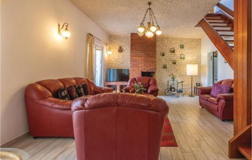 Six-bedroom Holiday Home In Seget Vranjica